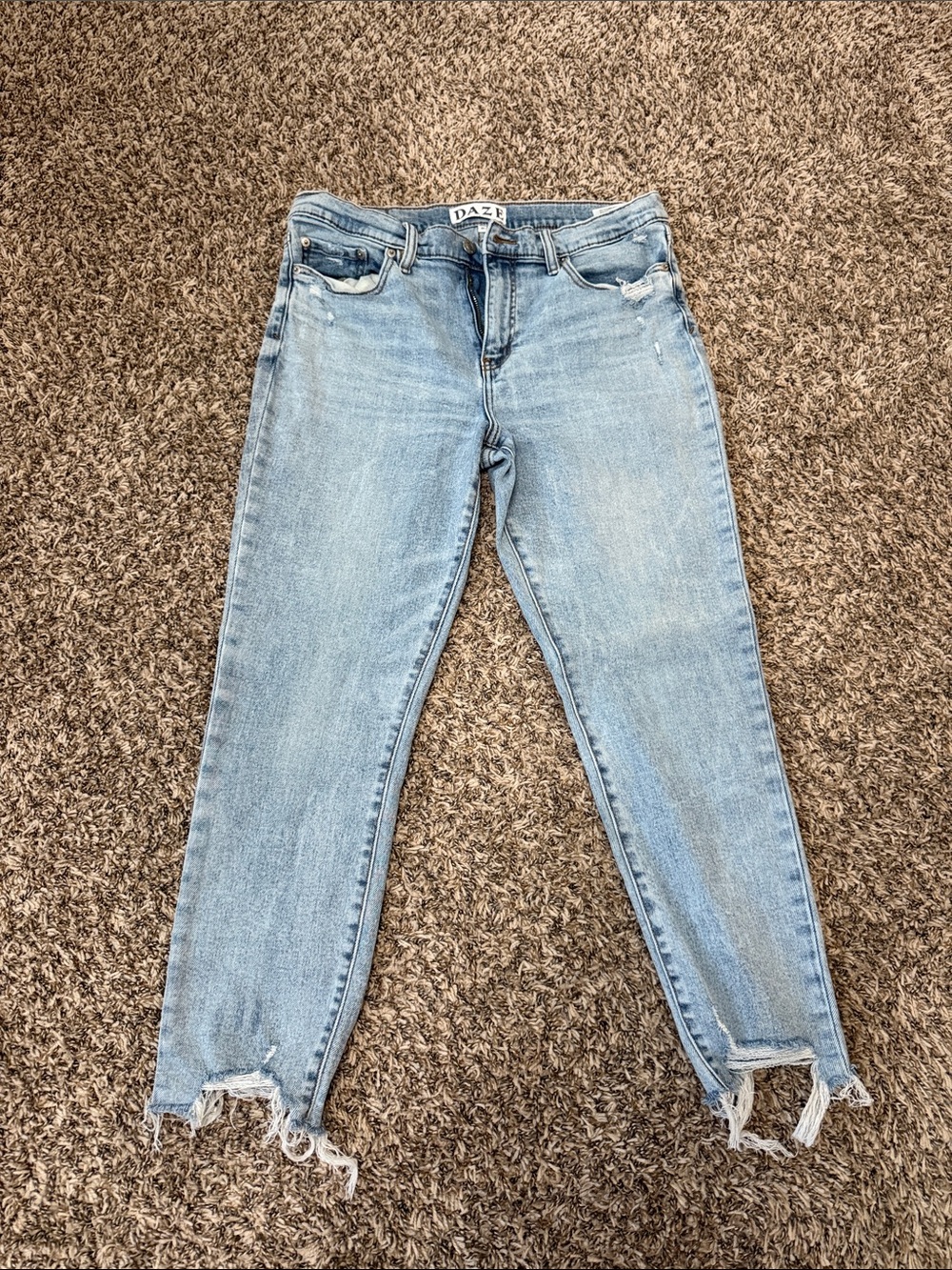 DAZE Light Wash Ankle Crop Jeans with Frayed Hem